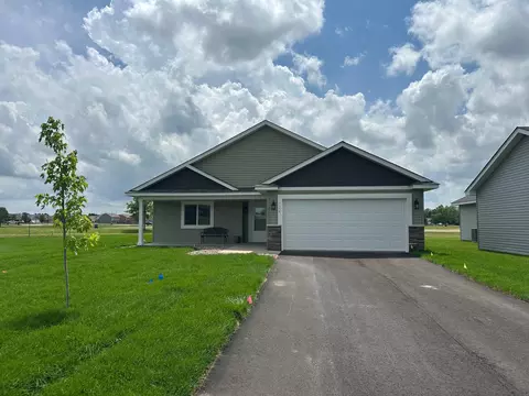 724 Cherrywood Ln NE, Isanti, MN 55040