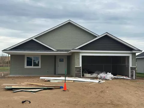 724 Cherrywood Ln NE, Isanti, MN 55040