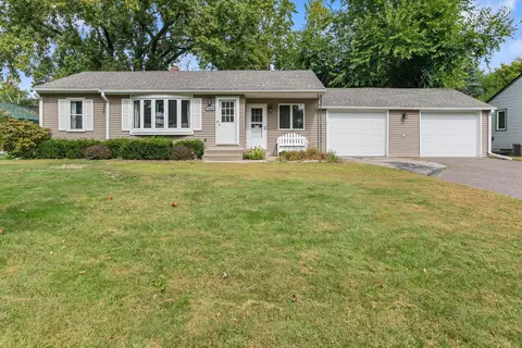 1509 Sandhurst Ave E, Maplewood, MN 55109
