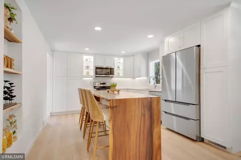 2695 Fremont Ave E, Maplewood, MN 55119