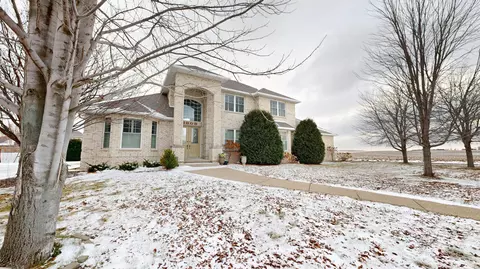 Exterior - 1808 3rd St NE, Willmar, MN 56201 photo 8 of 9