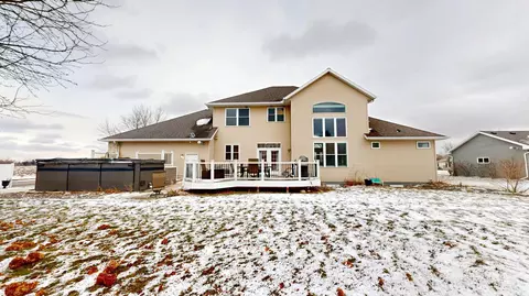 Exterior - 1808 3rd St NE, Willmar, MN 56201 photo 3 of 9