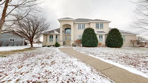Exterior - 1808 3rd St NE, Willmar, MN 56201 photo 2 of 9