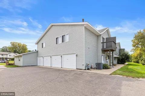 1612 Helena Rd N, Oakdale, MN 55128