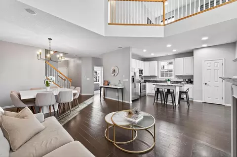 1385 White Oak Dr, Chaska, MN 55318