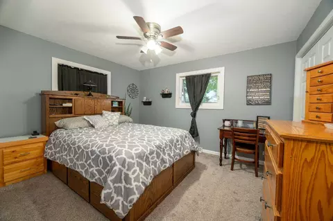 Bedroom - 936 Des Moines Dr, Windom, MN 56101 photo 3 of 4