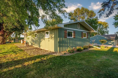 Exterior - 936 Des Moines Dr, Windom, MN 56101 photo 4 of 12