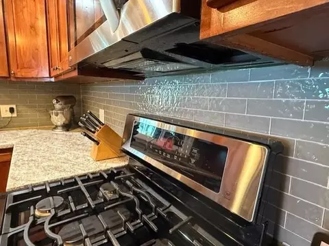 Kitchen - 936 Des Moines Dr, Windom, MN 56101 photo 4 of 5