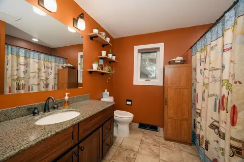 Bath - 936 Des Moines Dr, Windom, MN 56101 photo 1 of 4