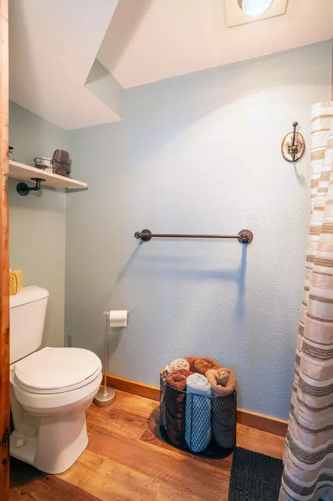 Bath - 936 Des Moines Dr, Windom, MN 56101 photo 3 of 4