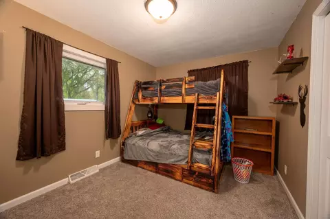 Bedroom - 936 Des Moines Dr, Windom, MN 56101 photo 2 of 4