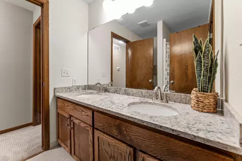 Bath - 3096 Dolores Dr, Saint Cloud, MN 56303 photo 4 of 9