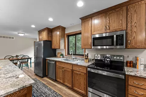 Kitchen - 3096 Dolores Dr, Saint Cloud, MN 56303 photo 7 of 9