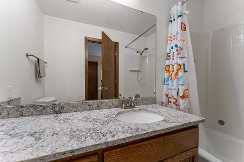 Bath - 3096 Dolores Dr, Saint Cloud, MN 56303 photo 3 of 9