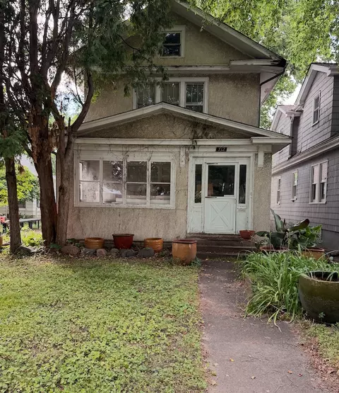 712 Cedar Lake Rd S, Minneapolis, MN 55405