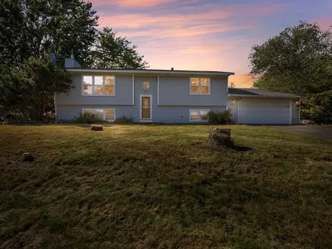 7859 Meadowview Trl, Lino Lakes, MN 55014