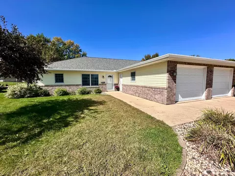 814 Southview Ct #A, Marshall, MN 56258