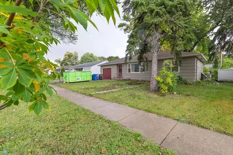 305 19th Ave N, Fargo, ND 58102