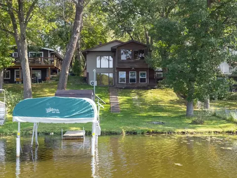 1008 Bay Dr SE, Forest Lake, MN 55025