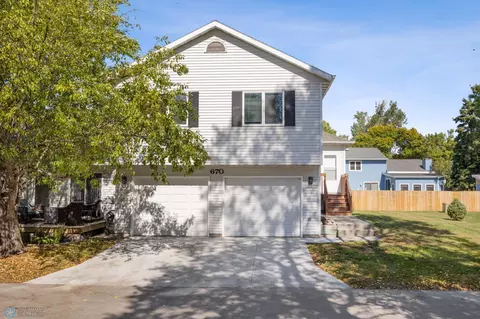 670 13th Ave E, West Fargo, ND 58078