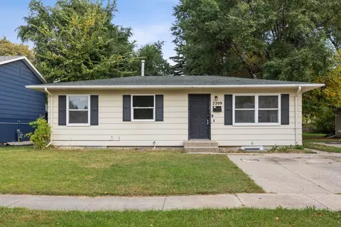 2209 6th Ave S, Fargo, ND 58103