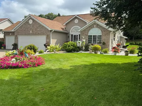 3690 Commonwealth Rd, Woodbury, MN 55125