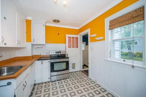 Kitchen - 4911 Jay St, Duluth, MN 55804 photo 1 of 2