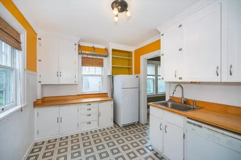 Kitchen - 4911 Jay St, Duluth, MN 55804 photo 2 of 2
