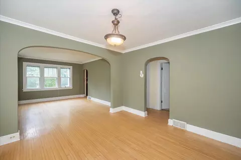 Living - 4911 Jay St, Duluth, MN 55804 photo 3 of 3