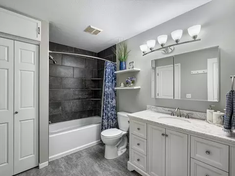 Bath - 15490 Darjeeling Path, Rosemount, MN 55068 photo 2 of 3