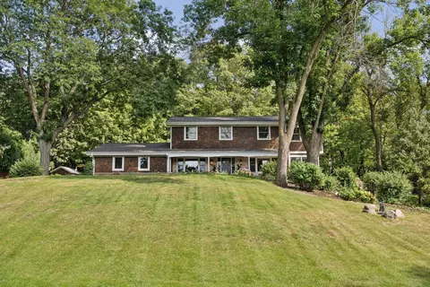 1912 Highcrest Dr, Wayzata, MN 55391