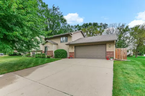 212 Ridgecrest Dr, Cannon Falls, MN 55009