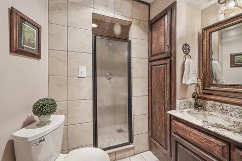 Bath - 4274 Maclaren Pl, Eagan, MN 55123 photo 3 of 4
