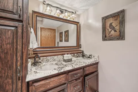 Bath - 4274 Maclaren Pl, Eagan, MN 55123 photo 4 of 4