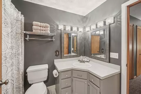 Bath - 4274 Maclaren Pl, Eagan, MN 55123 photo 1 of 4