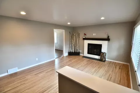 8439 Oakland Ave S, Bloomington, MN 55420