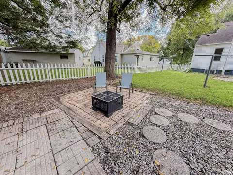 Exterior - 708 Elm Ave, Olivia, MN 56277 photo 13 of 19
