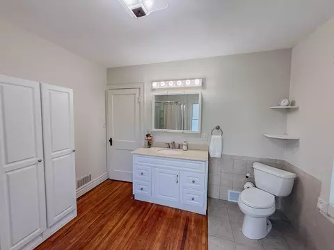 Bath - 708 Elm Ave, Olivia, MN 56277 photo 4 of 5