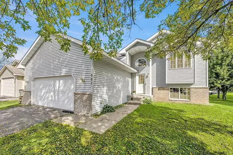 601 Park Brook Rd NW, Isanti, MN 55040