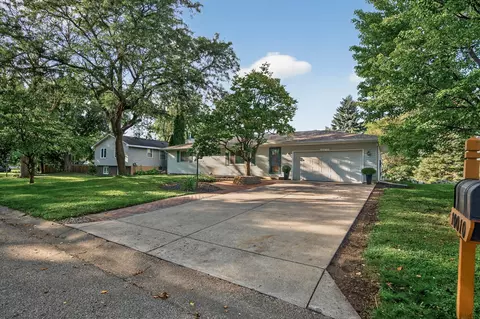 10010 36th Pl N, Plymouth, MN 55441