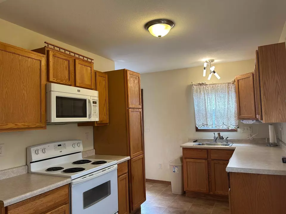 Kitchen - 3912 E 5th St, Superior, WI 54880 photo 2 of 5
