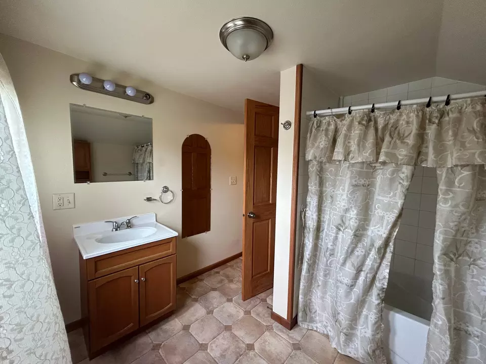 Bath - 3912 E 5th St, Superior, WI 54880 photo 2 of 3