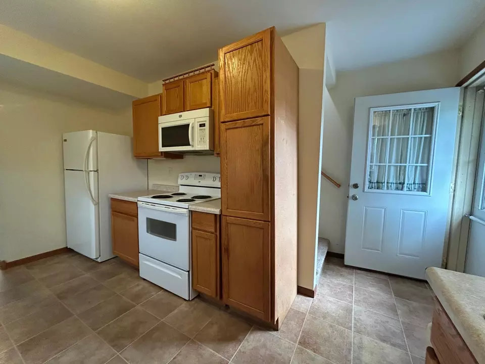 Kitchen - 3912 E 5th St, Superior, WI 54880 photo 4 of 5