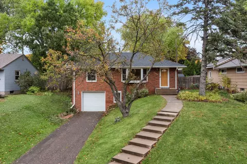 3240 Ewing Ave N, Robbinsdale, MN 55422