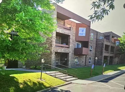 2240 Midland Grove Rd #108, Roseville, MN 55113