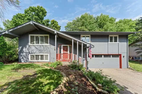 7406 Laredo Dr, Chanhassen, MN 55317