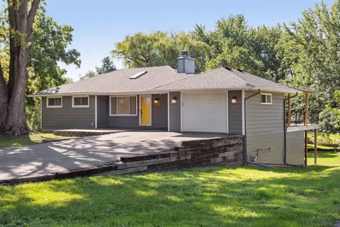 10003 Crestridge Dr, Minnetonka, MN 55305