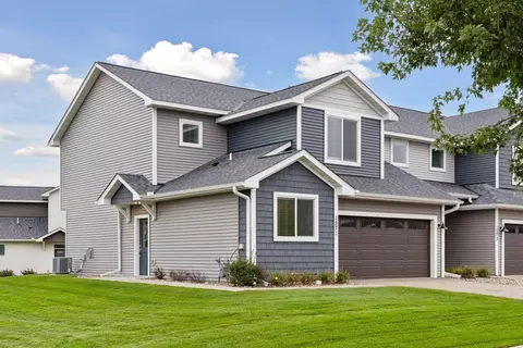 1571 Southpoint Dr, Hudson, WI 54016