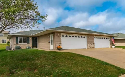 1821 Clubhouse Dr NE, Stewartville, MN 55976