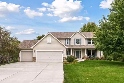 466 Greenview Dr, Chanhassen, MN 55317